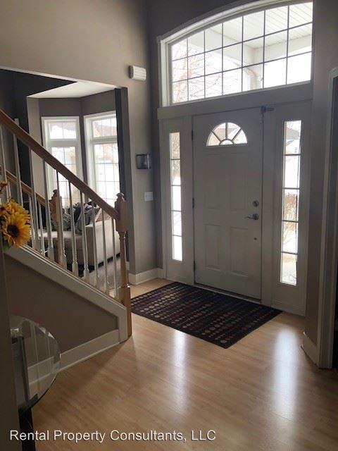 5561 Clemwood Ct SE - Photo 3 of 26