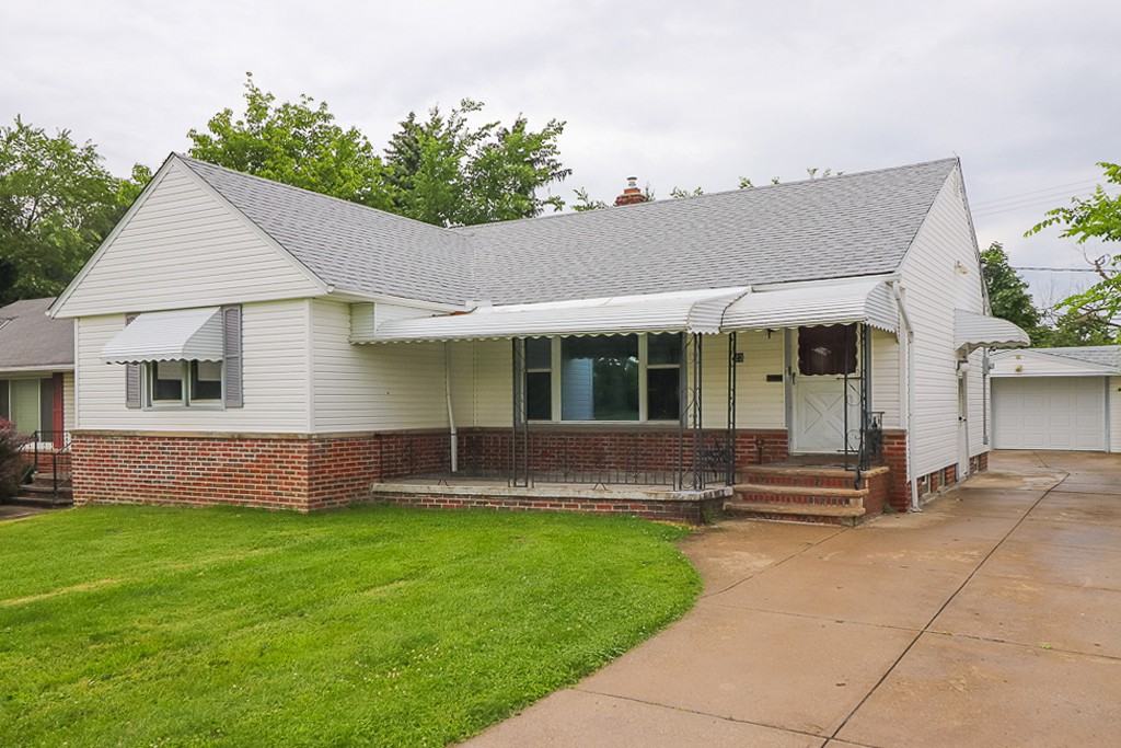 23 Willard Ave - Photo 3 of 40