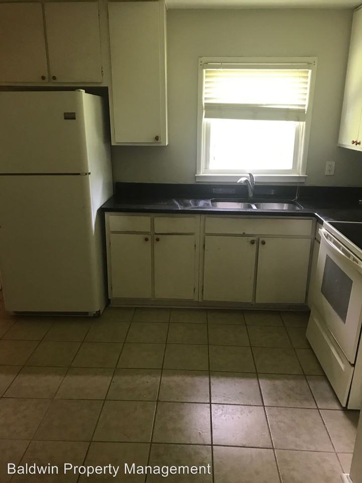1225 NE Dublin Dr - Photo 3 of 8