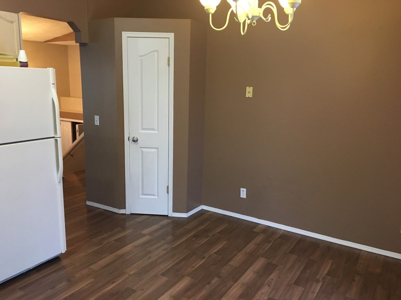 310 Regency Dr - Photo 3 of 11