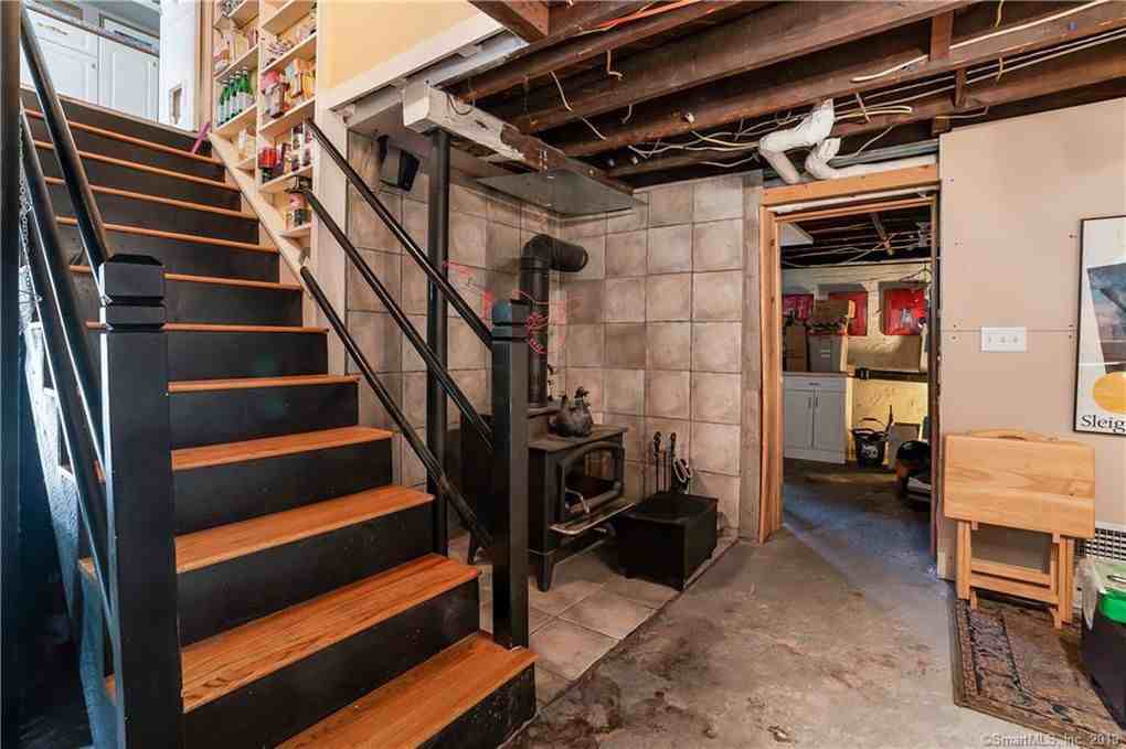 569 E Center St - Photo 2 of 24