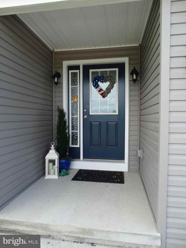 533 Cambridge Ln - Photo 2 of 32