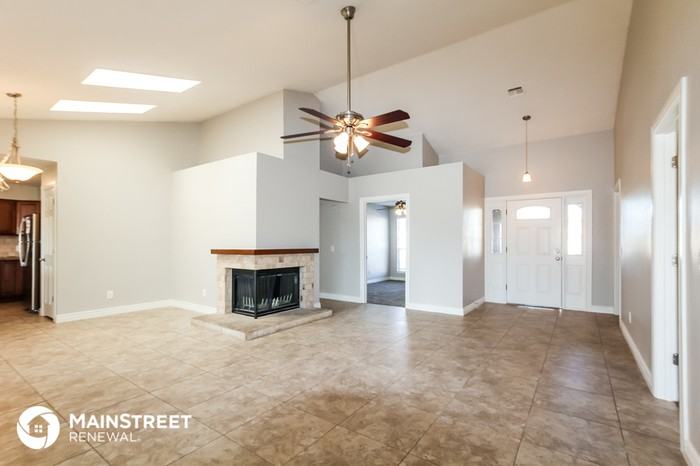 12542 N 85th Ave - Photo 3 of 16