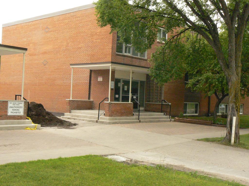 704 Kildare Apartments in Kildare Redonda, Winnipeg, MB R2C 0R2 Zumper