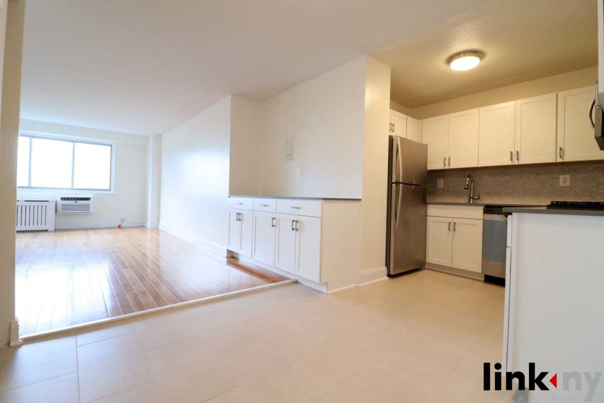40 E Sidney Ave #10N