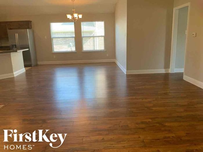 618 Hearthstone Dr - Photo 3 of 15