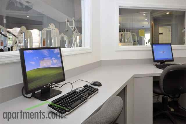 Willowbend Apartments 14343 Willow Bend Park, Town & Country, MO