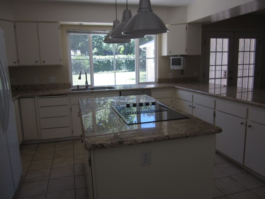 800 El Encino Way - Photo 2 of 12