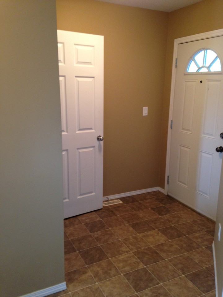 5136 53 Street - Photo 3 of 9