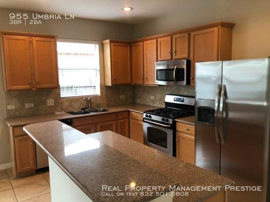 955 Umbria Ln - Photo 3 of 15