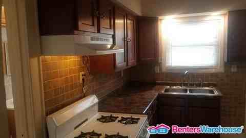 5812 W Hadley St - Photo 2 of 11