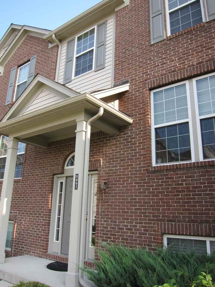 8405 Clayhurst Dr - Photo 2 of 34