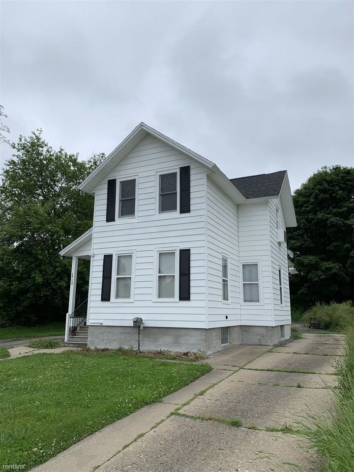 1713 S Burdick St - Photo 2 of 12