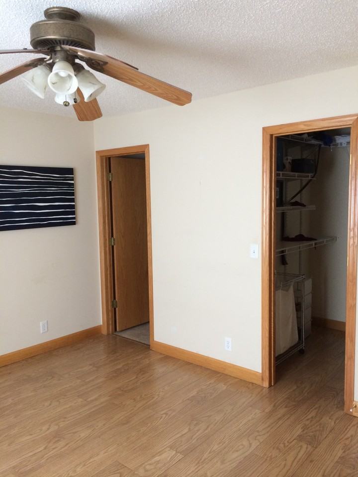 916 Pleasant Ave - Photo 3 of 7