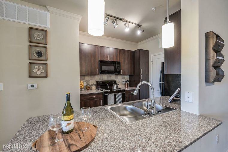 2205 W 11th Street - Photo 2 of 22