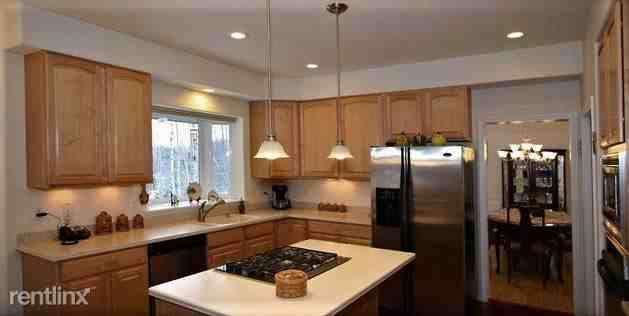 16727 Yellowstone Cir - Photo 2 of 12