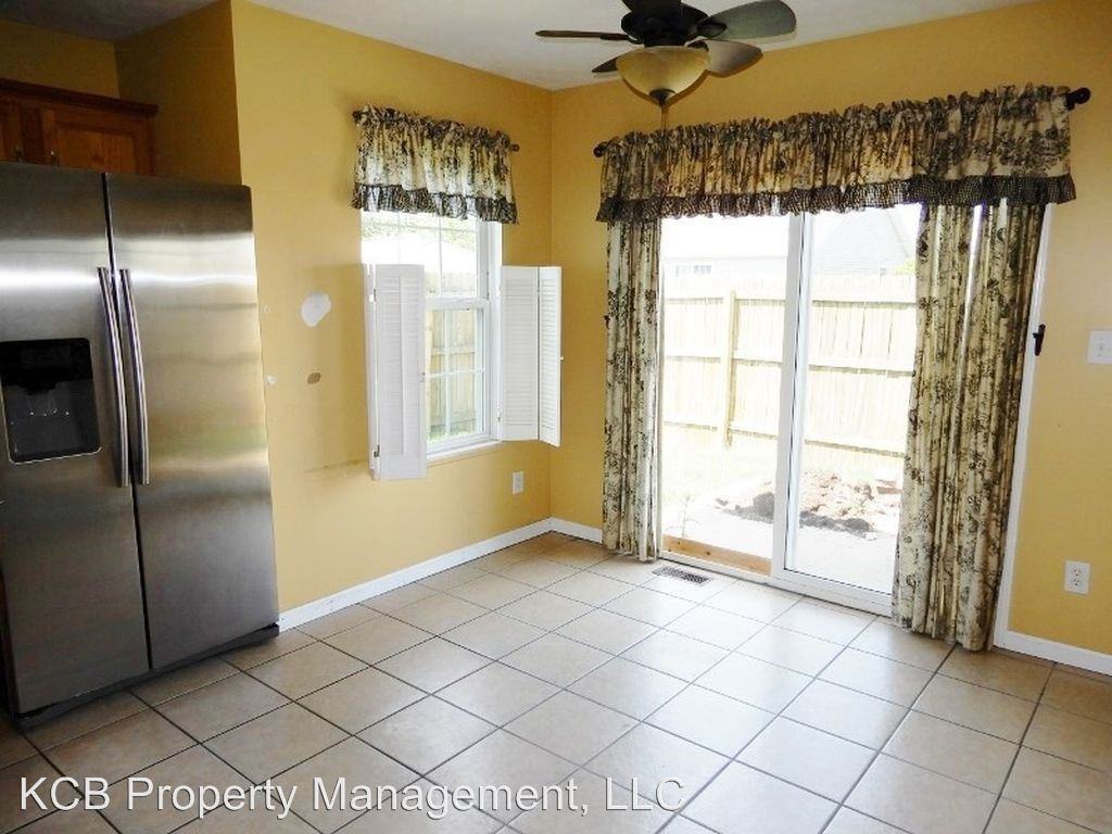 4414 Crossbow Ct - Photo 3 of 5