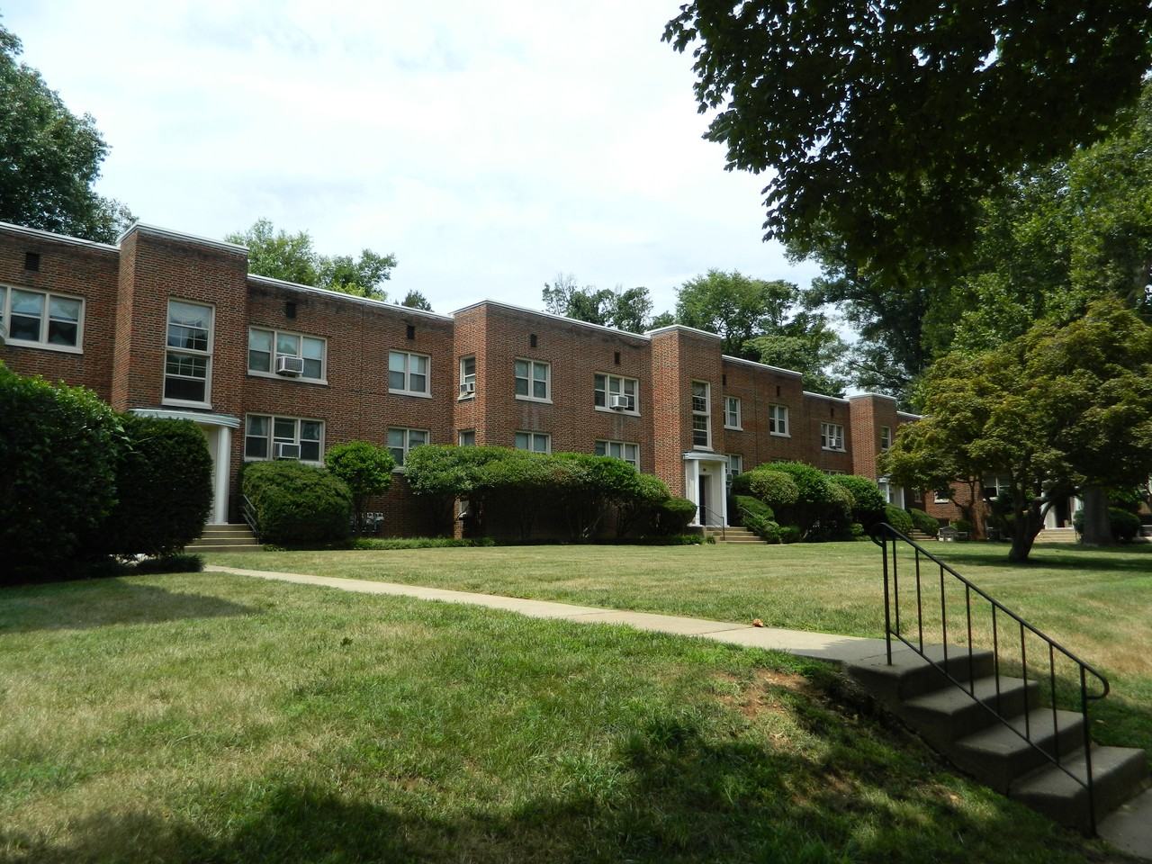 1400 Kenmore Avenue - Photo 3 of 7