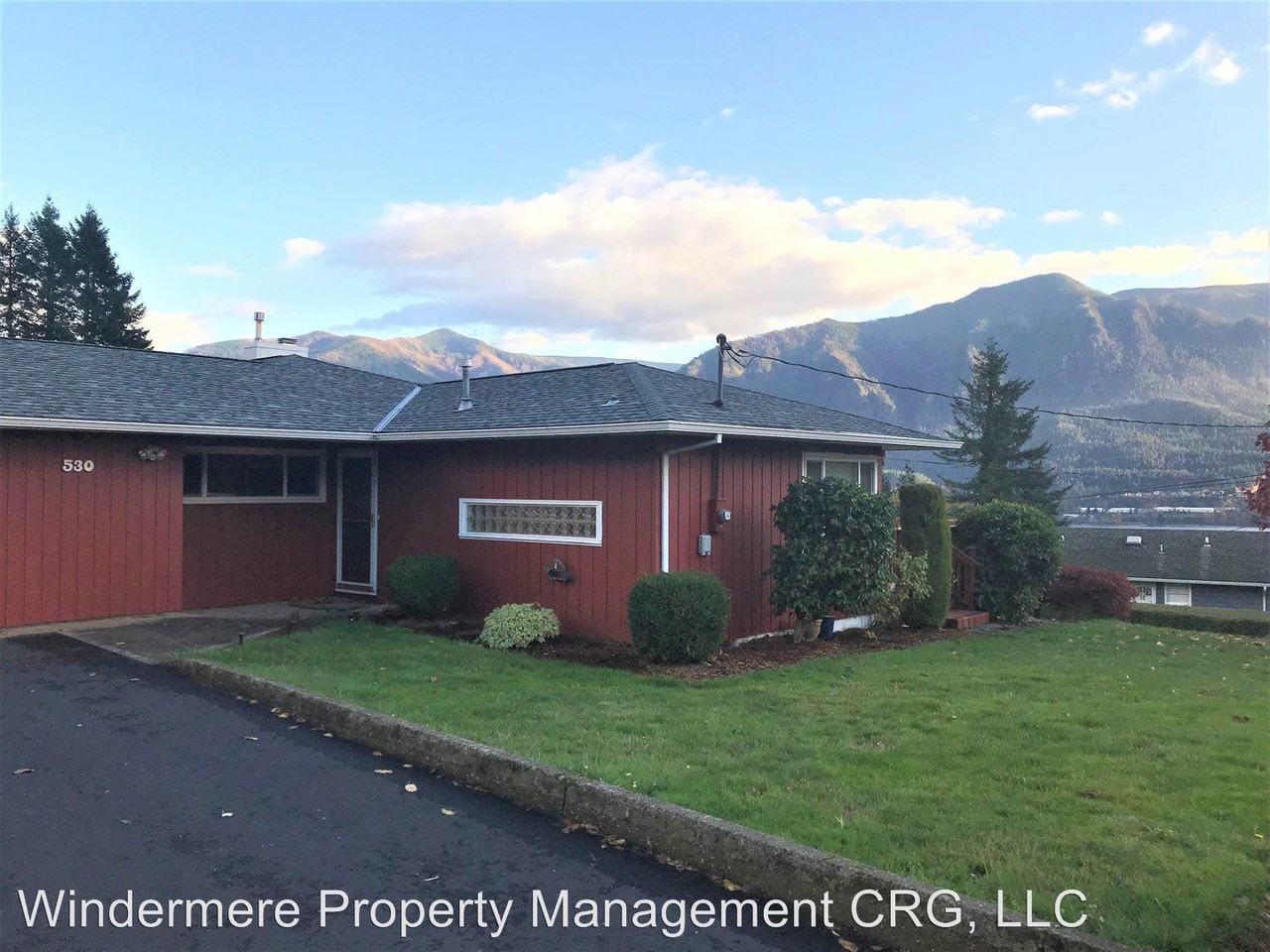 530 NE Oak St - Photo 2 of 45