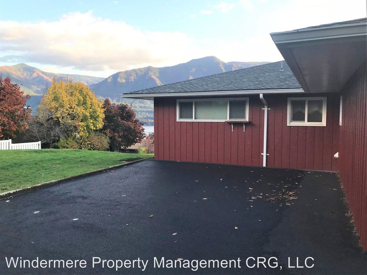 530 NE Oak St - Photo 3 of 45