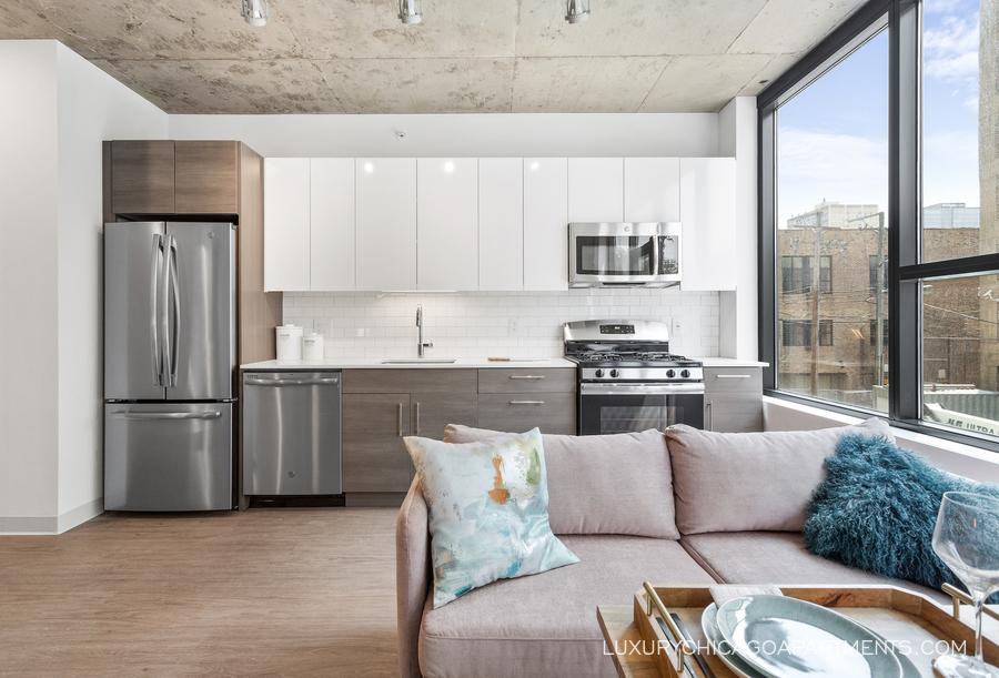 4555 N Sheridan Rd - Photo 2 of 5