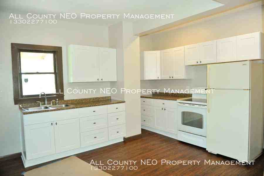 623 S Meridian St - Photo 3 of 10