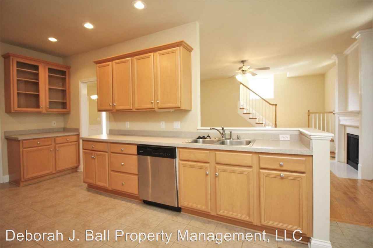 912 Literary Cir - Photo 2 of 9