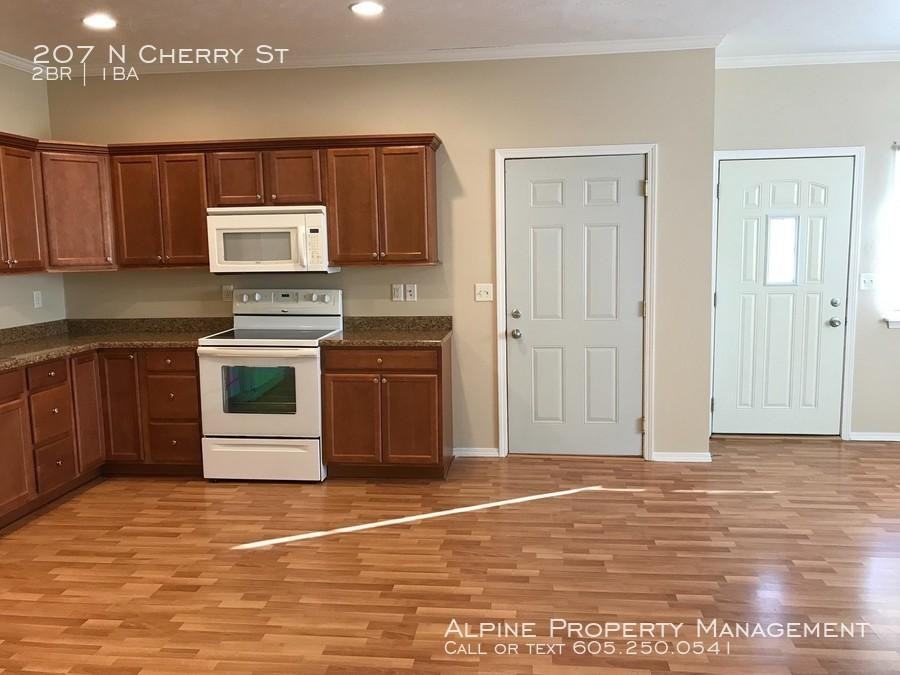 207 N Cherry St - Photo 3 of 16