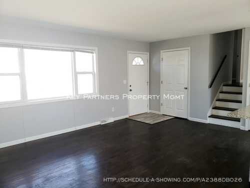 8402 Lowell Ave - Photo 3 of 10