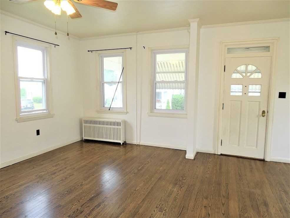 19 E Carpenter Ave - Photo 2 of 18