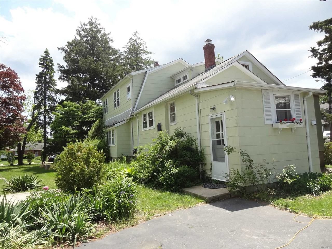 47 Pearsall St - Photo 2 of 14