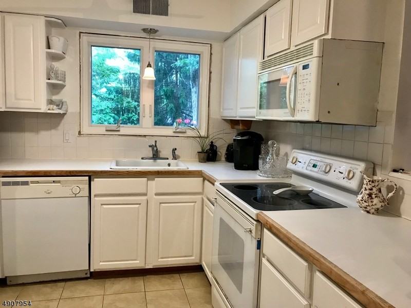 3 Heritage Ct - Photo 2 of 14