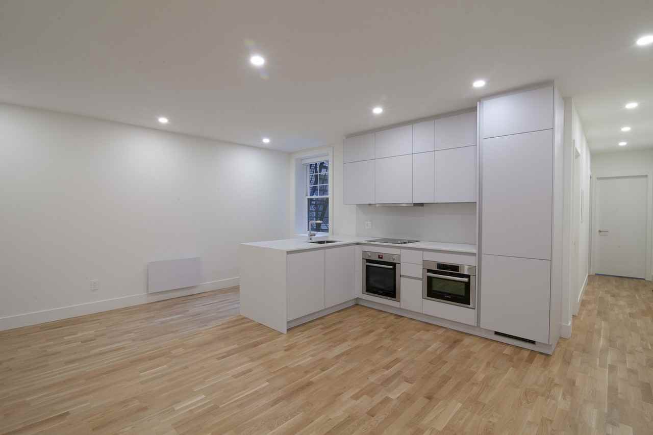 2100 Rue du Fort #205 - Photo 3 of 9