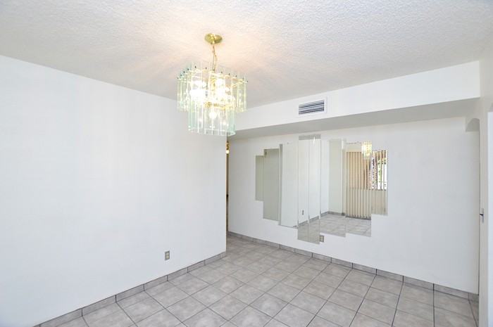 6421 S Wilson St - Photo 3 of 23