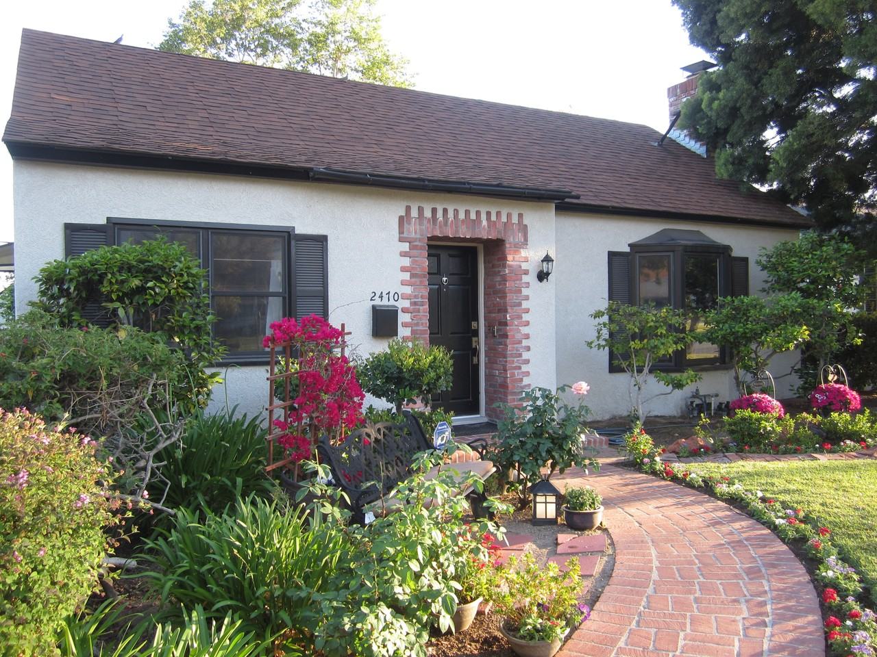 2470 Paloma St - Photo 2 of 32