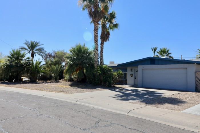 1102 E Redondo Cir - Photo 3 of 20