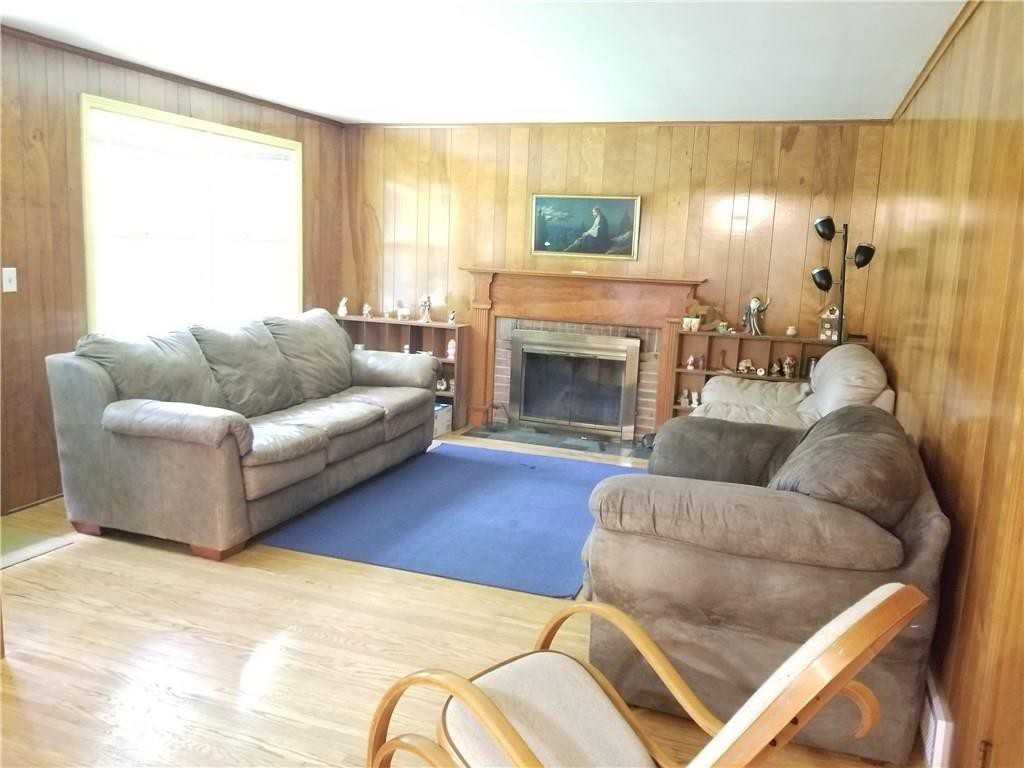 22 Woodside Ln - Photo 3 of 12