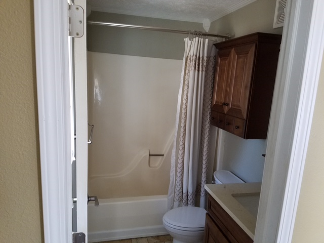 720 N Oak St - Photo 3 of 15