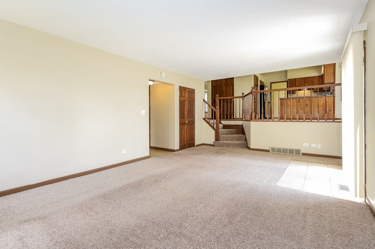 656 White Oak Ln - Photo 3 of 20