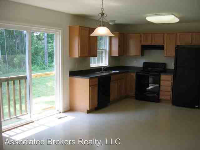 19540 Gates Dr - Photo 3 of 9