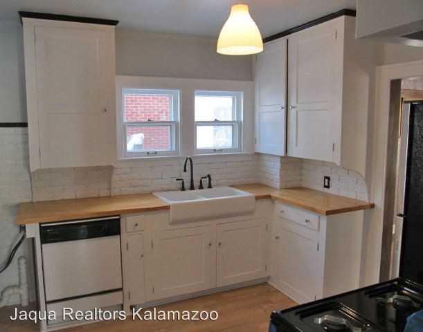 1437 Hillcrest Avenue - Photo 2 of 9