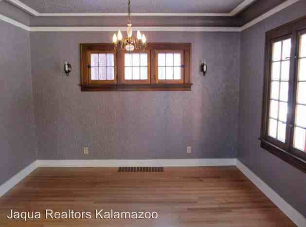 1437 Hillcrest Avenue - Photo 3 of 9