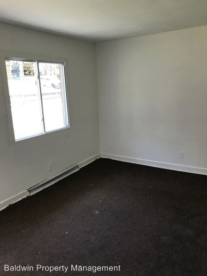 440 Gregory St SW - Photo 2 of 6