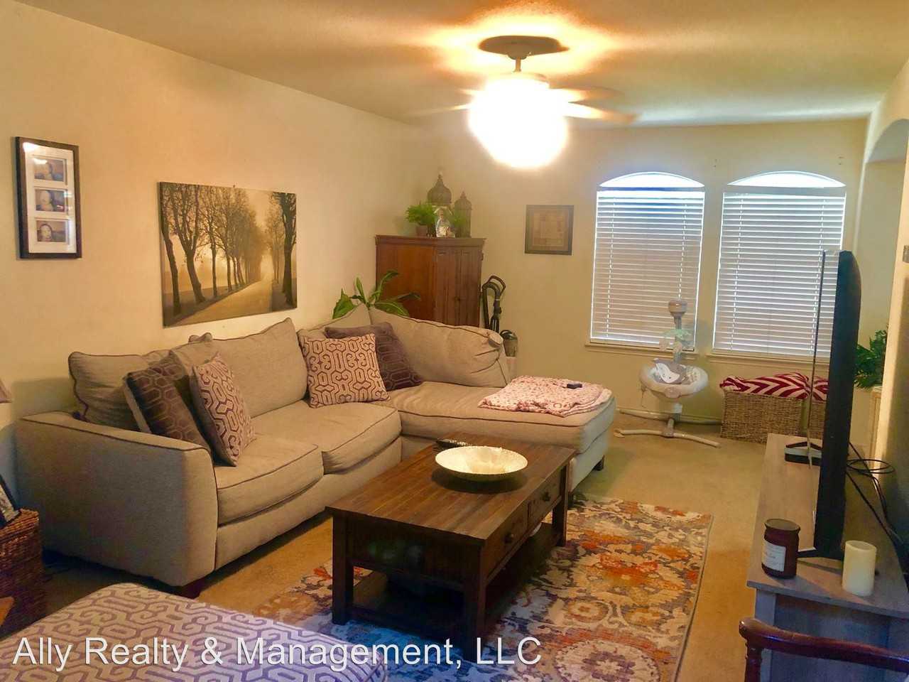 5519 Tomas Cir - Photo 3 of 16