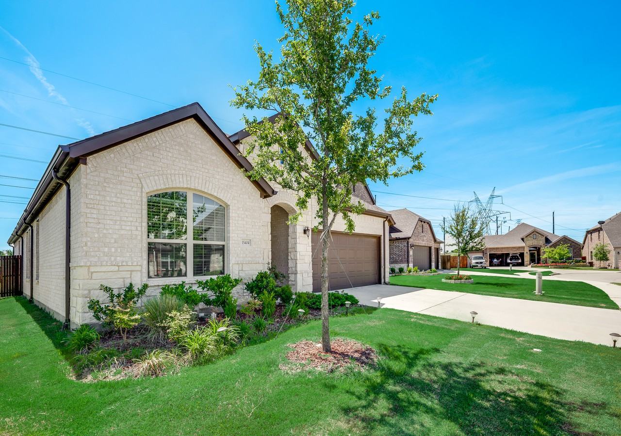 15404 Pioneer Bluff Trl - Photo 2 of 27