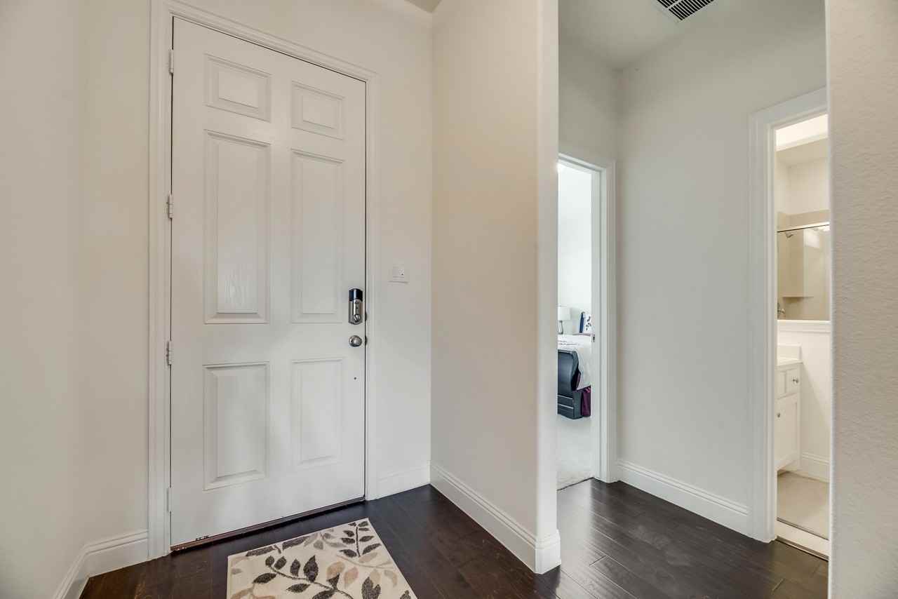 15404 Pioneer Bluff Trl - Photo 3 of 27