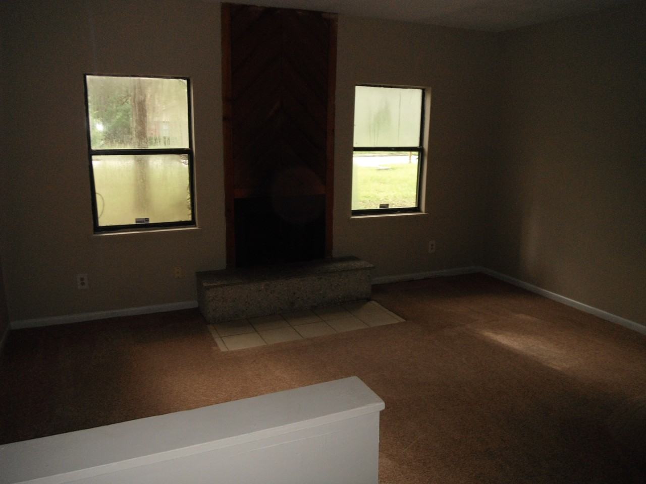 1065 Kelly Dr - Photo 2 of 9