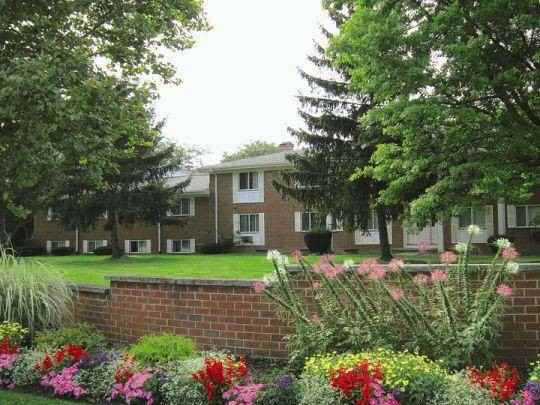 184 Greystone Ln - Photo 2 of 14