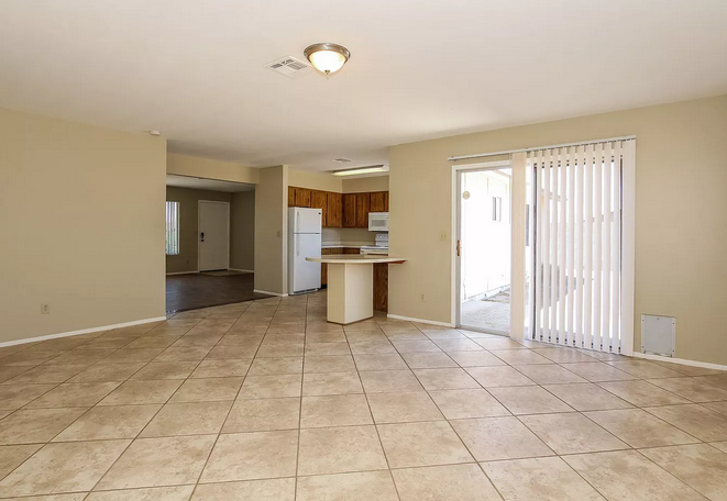 9622 N 71st Ave - Photo 3 of 7