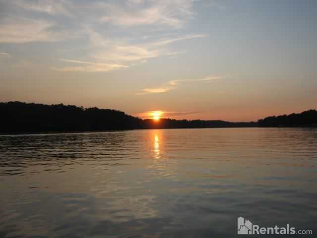 112 Little River Ct N - Photo 3 of 10